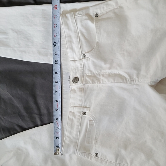 Loft midrise white jeans w/frayed ankles - Picture 12 of 13